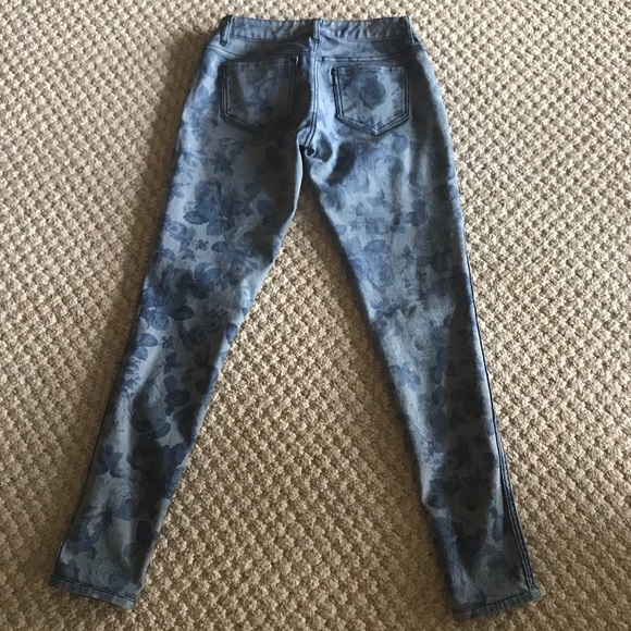 Flip Side Reversible Blue Roses and Dark Blue - Picture 3 of 6